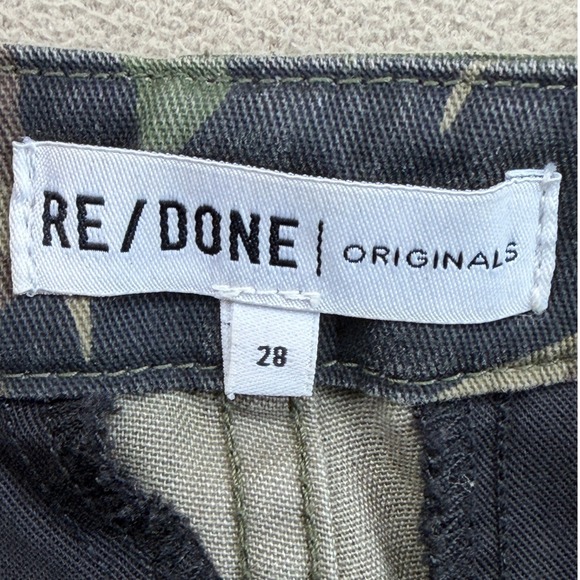 RE DONE Originals Camo Cargo Pants Womens Size 28 Cargo Pockets Zip Ankles - Picture 9 of 13